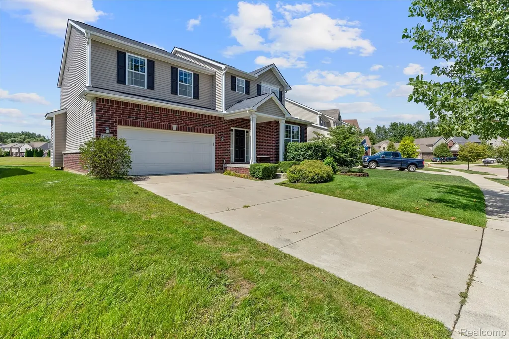 28547 Oakmonte Circle E Lyon Charter Township MI 48165