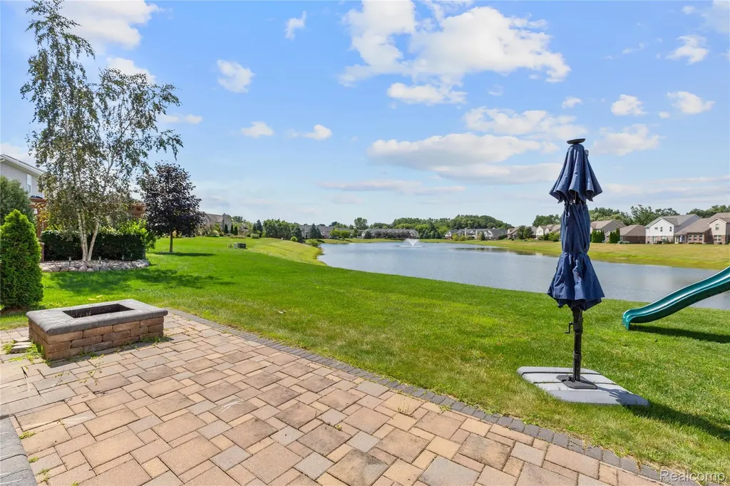 28547 Oakmonte Circle E Lyon Charter Township MI 48165