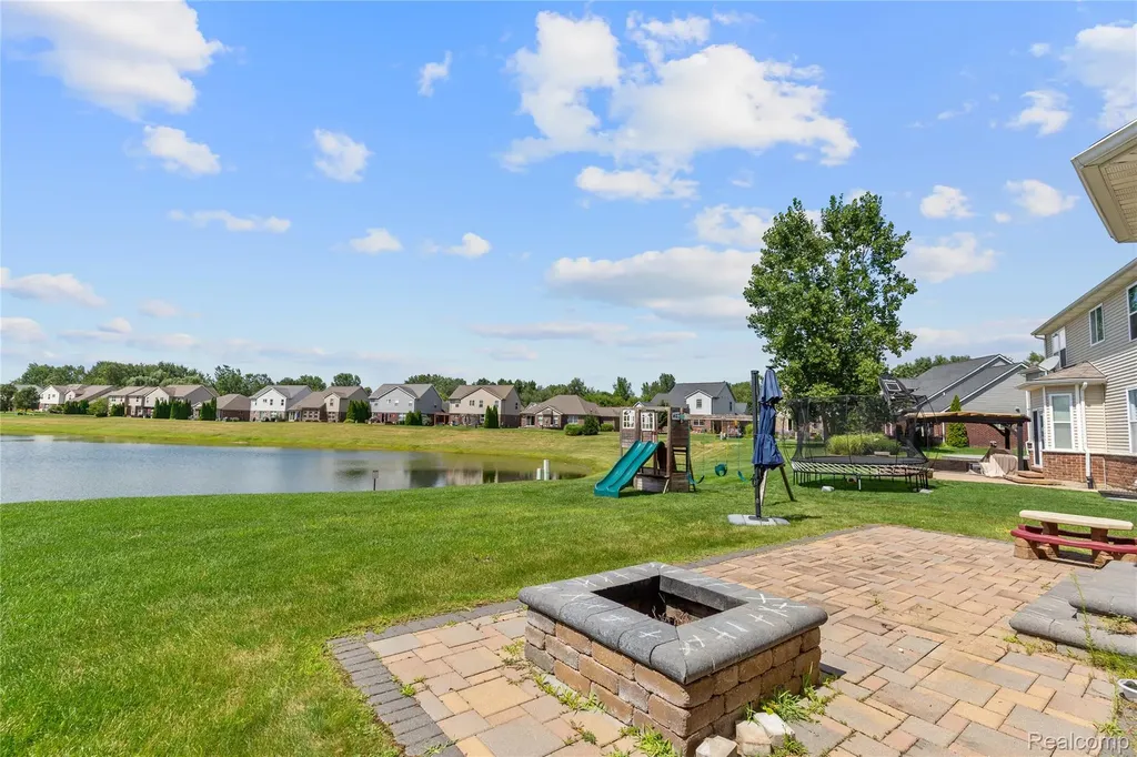 28547 Oakmonte Circle E Lyon Charter Township MI 48165