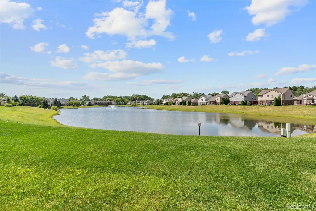 28547 Oakmonte Circle E Lyon Charter Township MI 48165
