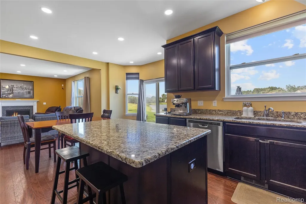 28547 Oakmonte Circle E Lyon Charter Township MI 48165