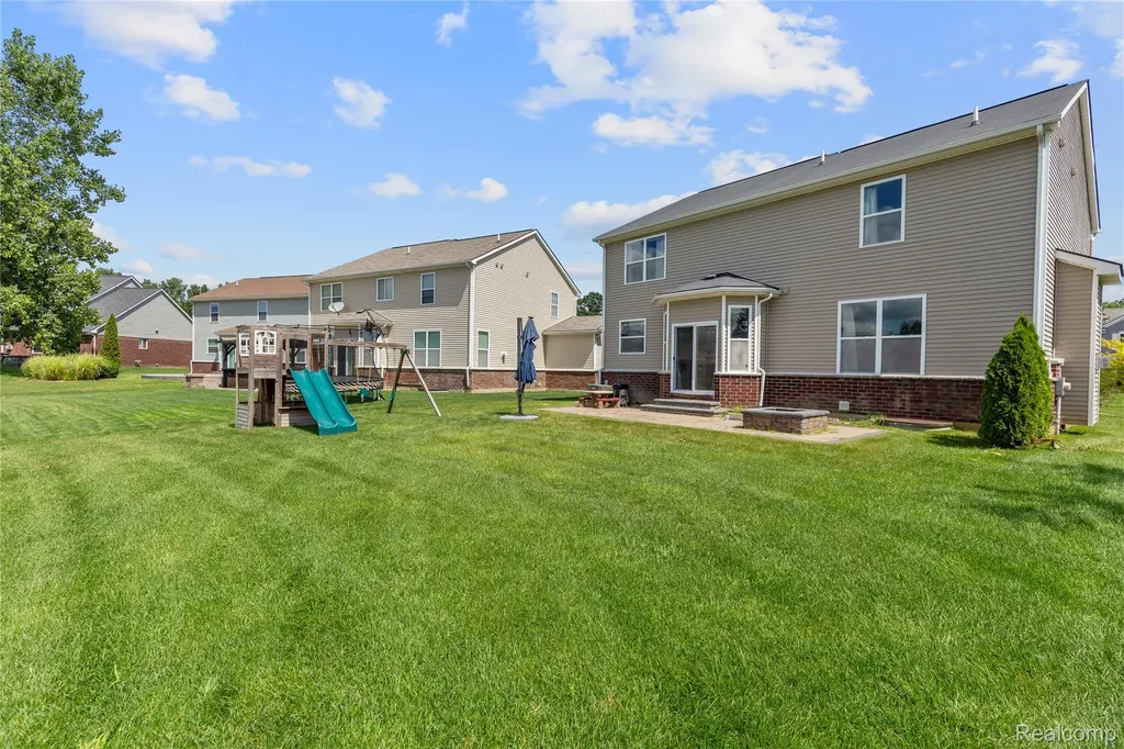 28547 Oakmonte Circle E Lyon Charter Township MI 48165