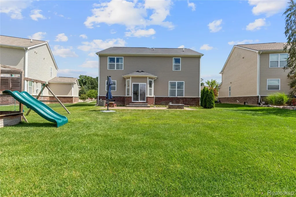 28547 Oakmonte Circle E Lyon Charter Township MI 48165