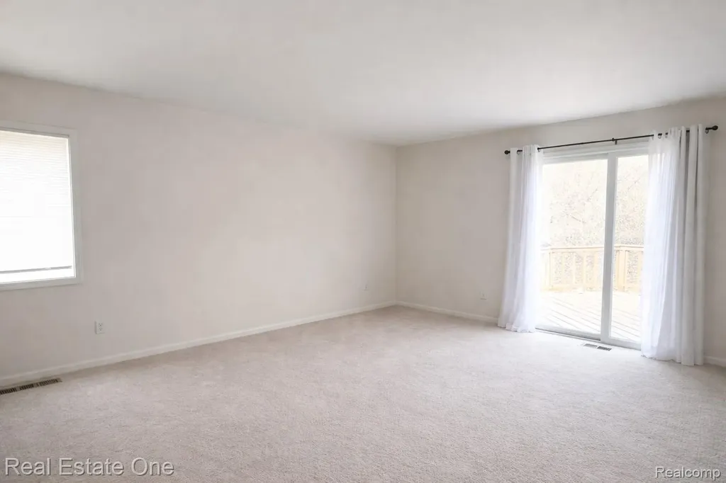 854 River Bend Drive Rochester Hills City MI 48307