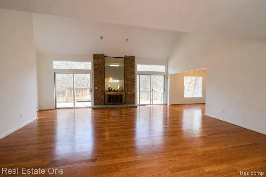 854 River Bend Drive Rochester Hills City MI 48307