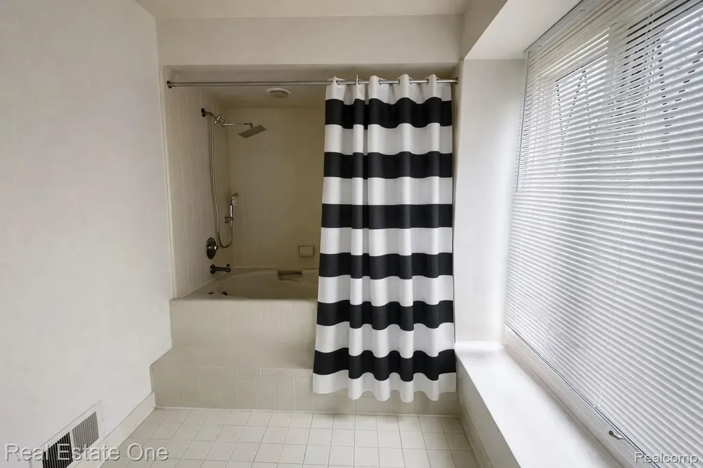 854 River Bend Drive Rochester Hills City MI 48307
