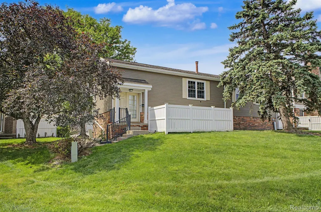 20872 E Glen Haven Circle Northville City MI 48167
