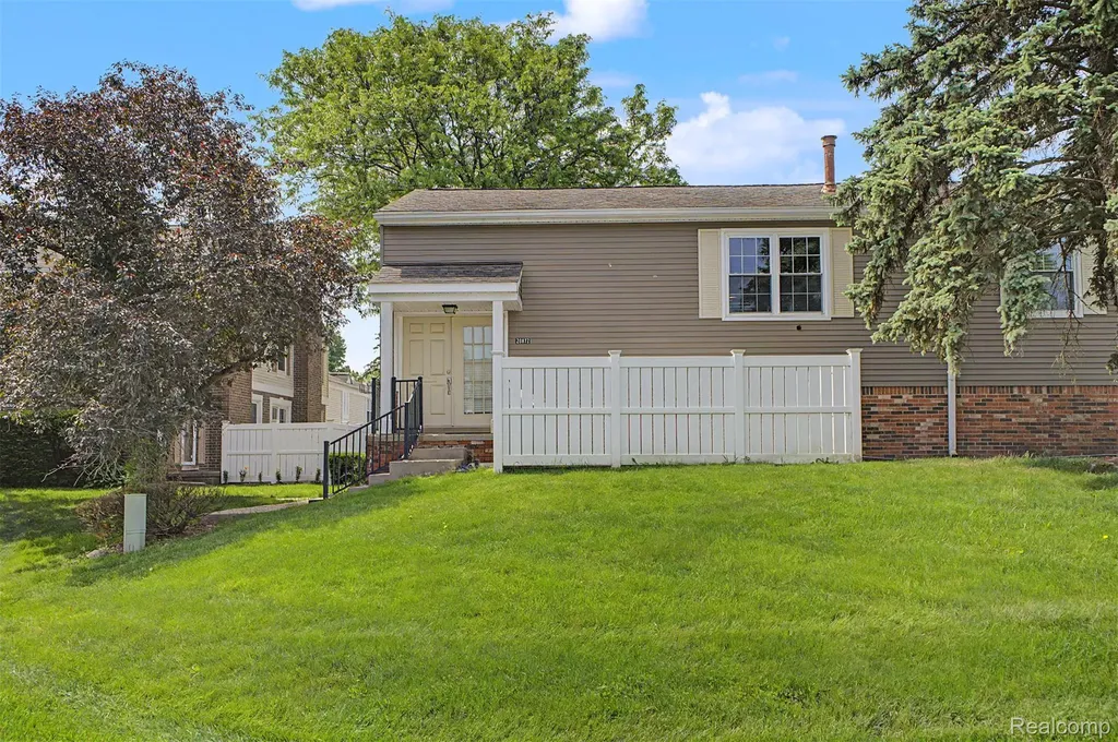 20872 E Glen Haven Circle Northville City MI 48167
