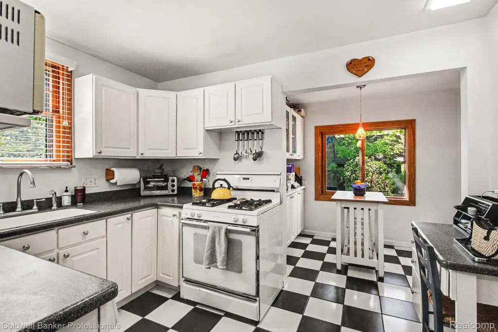 42 Wellesley Drive Pleasant Ridge City MI 48069