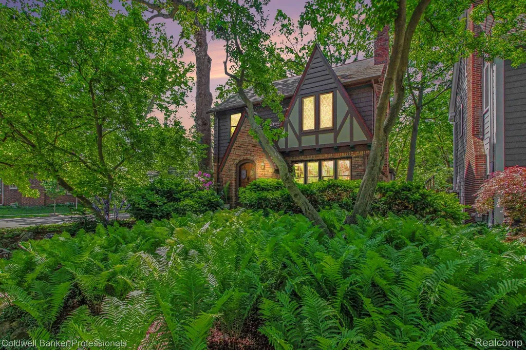 42 Wellesley Drive Pleasant Ridge City MI 48069