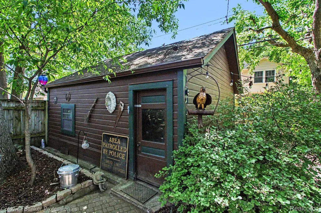 42 Wellesley Drive Pleasant Ridge City MI 48069