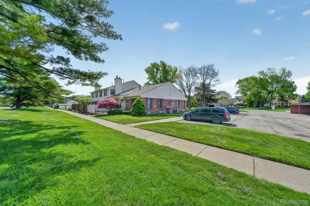 38969 Golfview Drive W Clinton Charter Township MI 48038