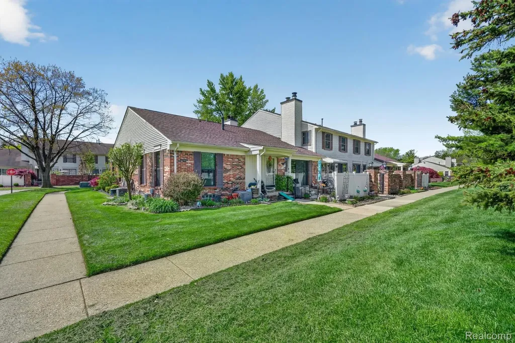 38969 Golfview Drive W Clinton Charter Township MI 48038