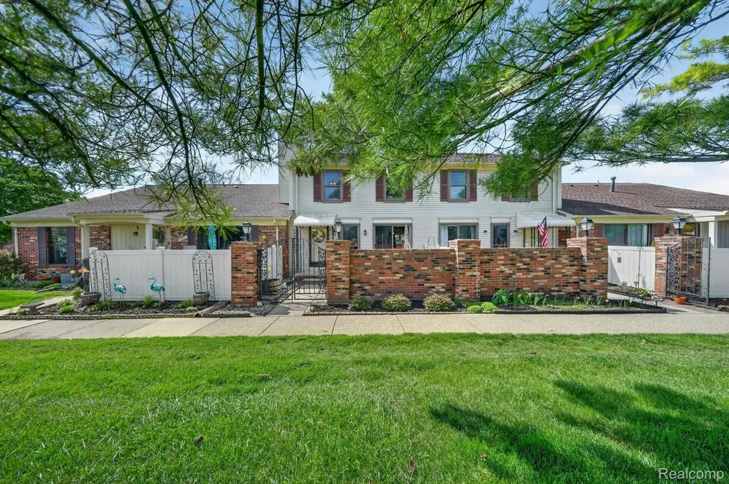 38969 Golfview Drive W Clinton Charter Township MI 48038