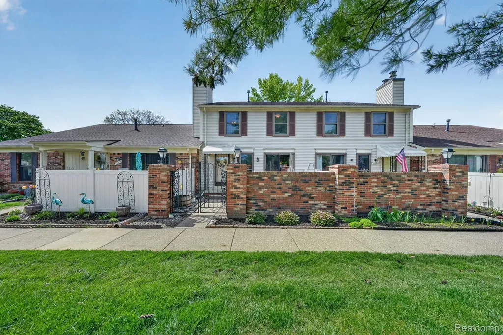 38969 Golfview Drive W Clinton Charter Township MI 48038