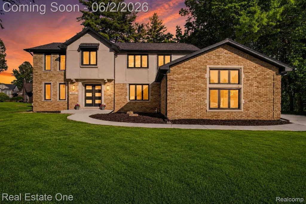 2141 Hickory Leaf Court N Rochester Hills City MI 48309