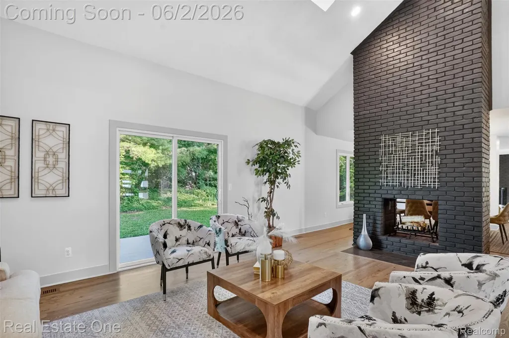 2141 Hickory Leaf Court N Rochester Hills City MI 48309