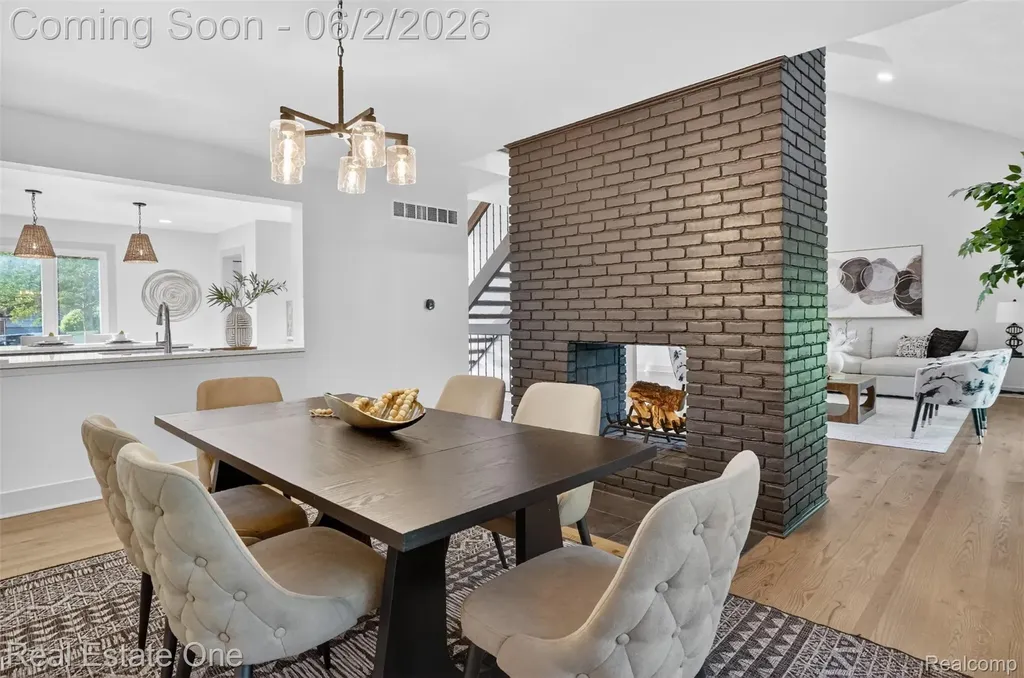 2141 Hickory Leaf Court N Rochester Hills City MI 48309