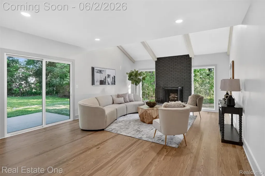 2141 Hickory Leaf Court N Rochester Hills City MI 48309