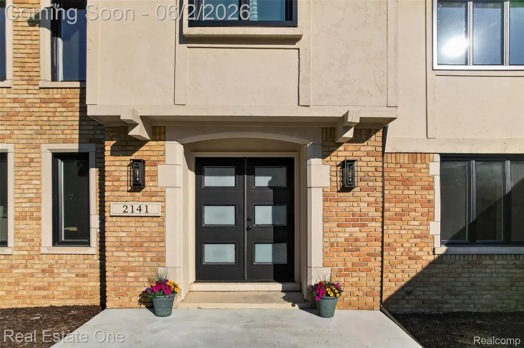 2141 Hickory Leaf Court N Rochester Hills City MI 48309