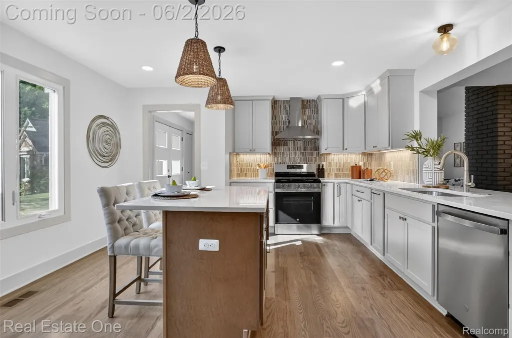 2141 Hickory Leaf Court N Rochester Hills City MI 48309