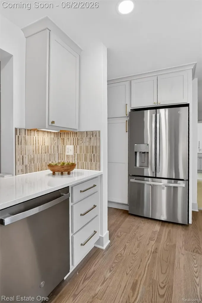 2141 Hickory Leaf Court N Rochester Hills City MI 48309