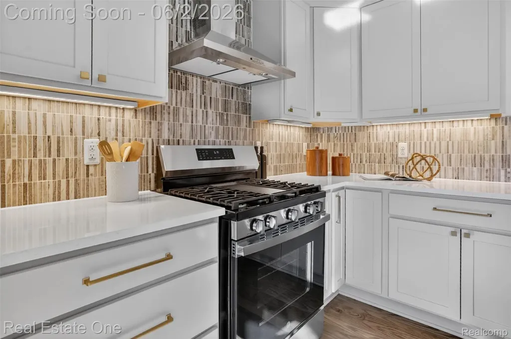 2141 Hickory Leaf Court N Rochester Hills City MI 48309