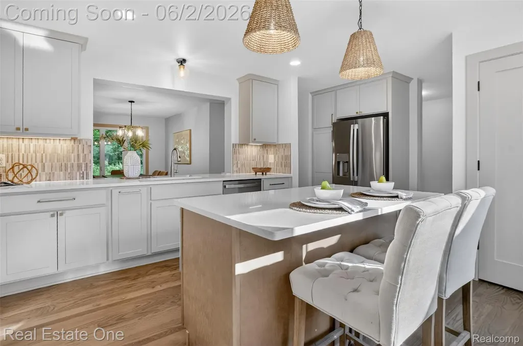 2141 Hickory Leaf Court N Rochester Hills City MI 48309