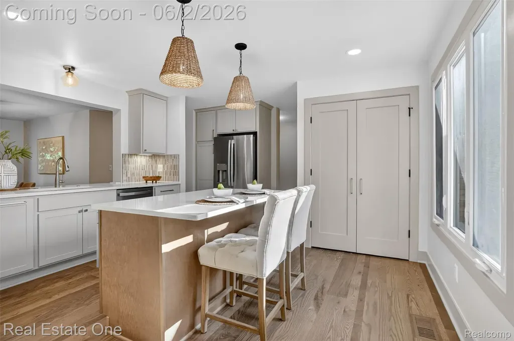 2141 Hickory Leaf Court N Rochester Hills City MI 48309