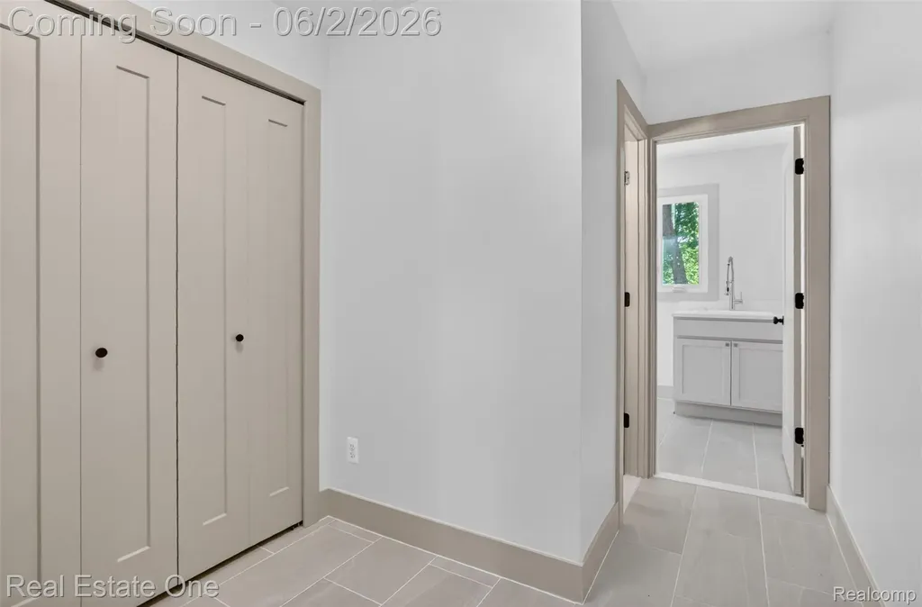 2141 Hickory Leaf Court N Rochester Hills City MI 48309