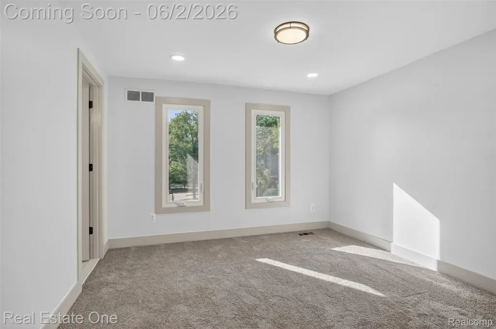 2141 Hickory Leaf Court N Rochester Hills City MI 48309