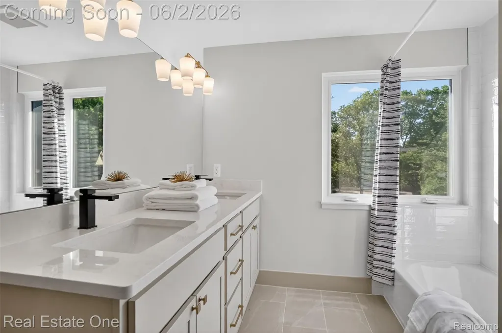 2141 Hickory Leaf Court N Rochester Hills City MI 48309