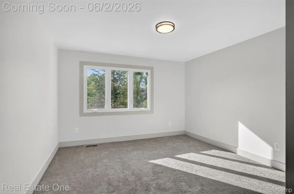 2141 Hickory Leaf Court N Rochester Hills City MI 48309