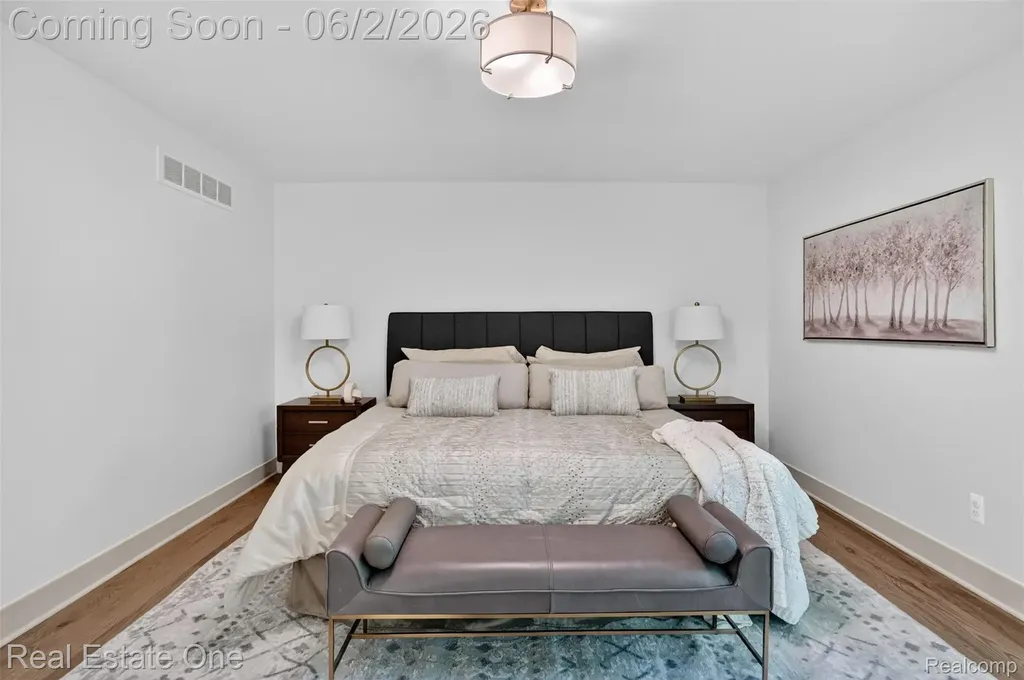 2141 Hickory Leaf Court N Rochester Hills City MI 48309