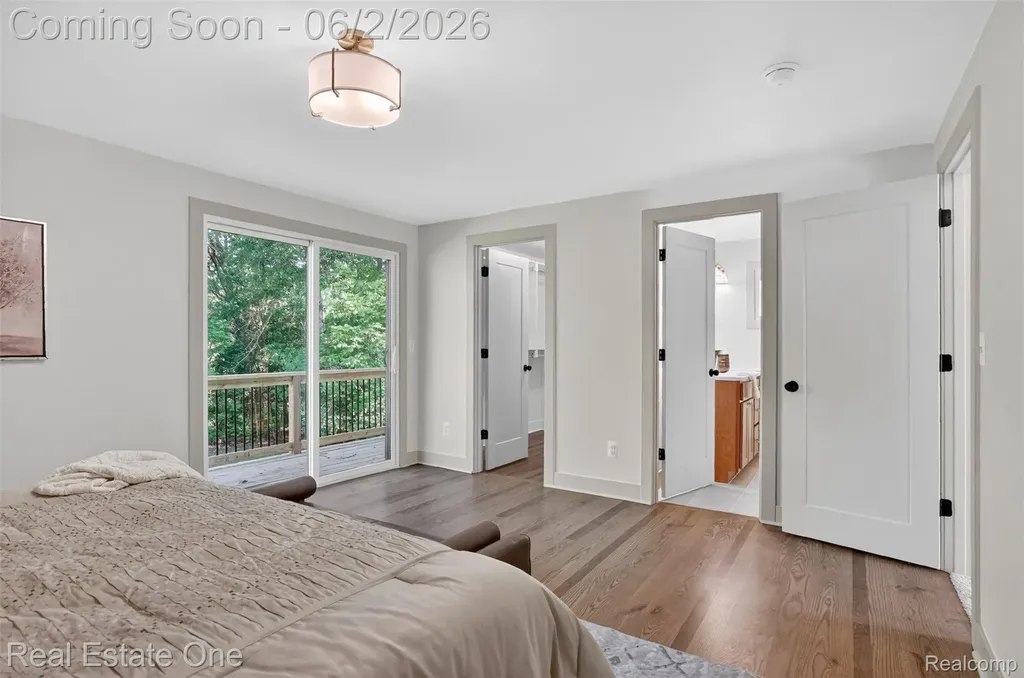 2141 Hickory Leaf Court N Rochester Hills City MI 48309