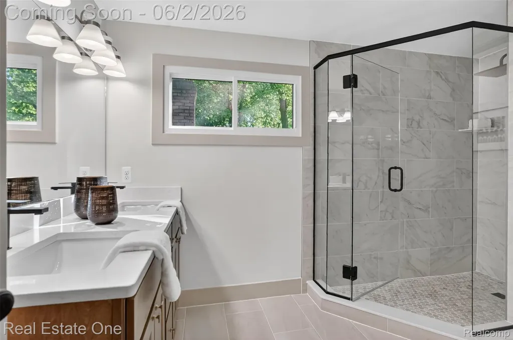 2141 Hickory Leaf Court N Rochester Hills City MI 48309