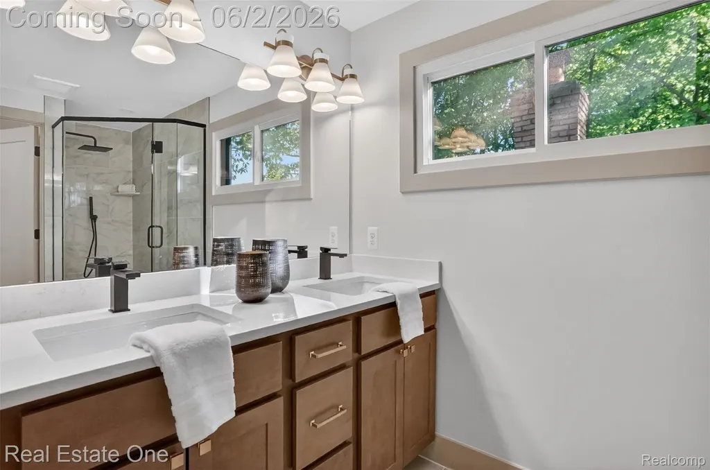 2141 Hickory Leaf Court N Rochester Hills City MI 48309
