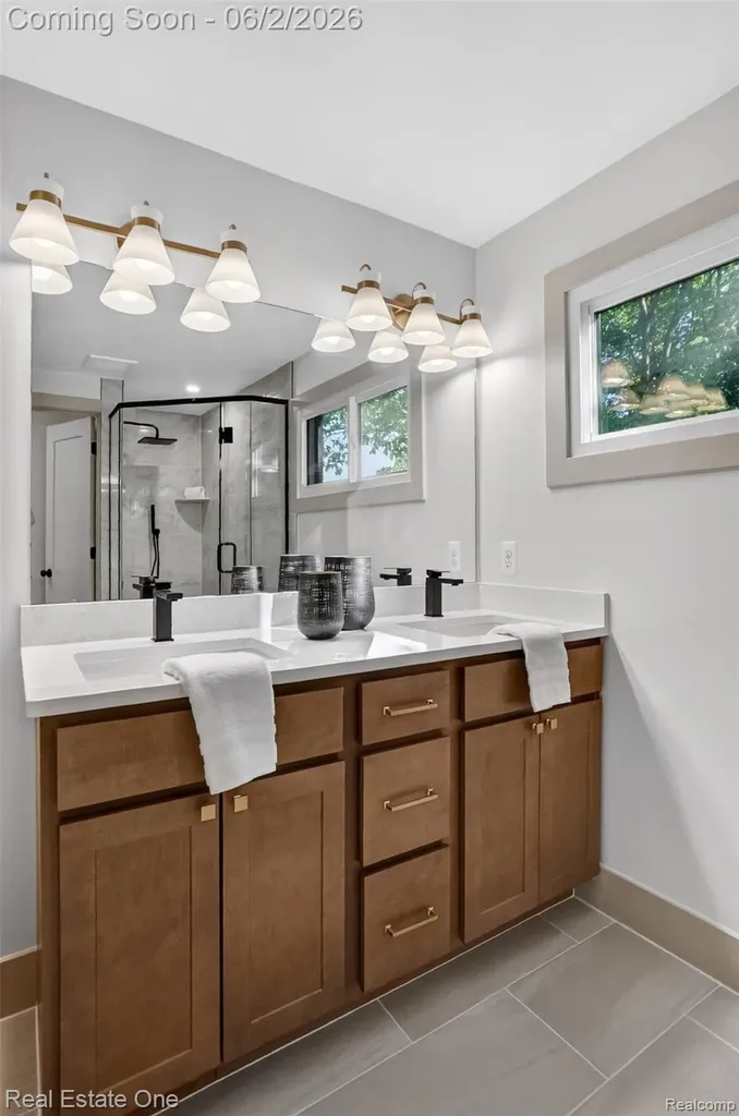 2141 Hickory Leaf Court N Rochester Hills City MI 48309