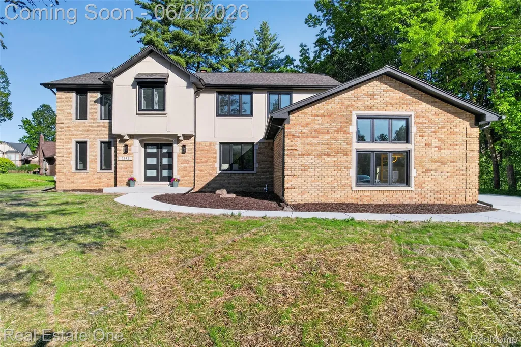2141 Hickory Leaf Court N Rochester Hills City MI 48309