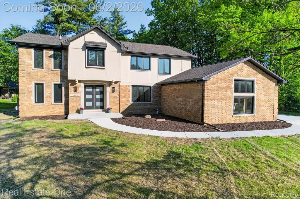 2141 Hickory Leaf Court N Rochester Hills City MI 48309