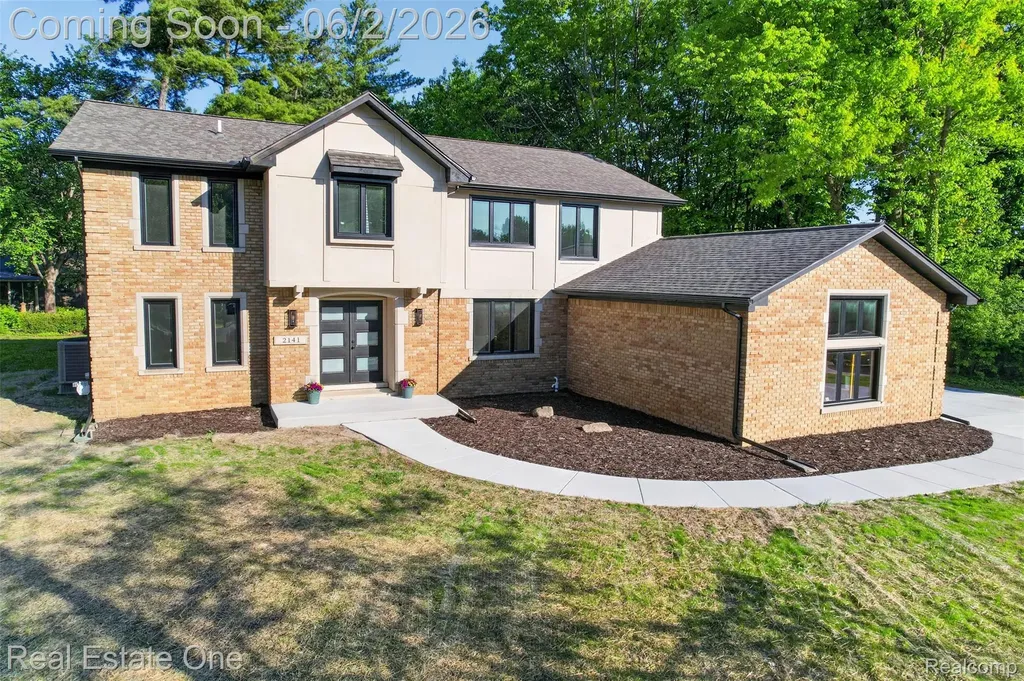 2141 Hickory Leaf Court N Rochester Hills City MI 48309