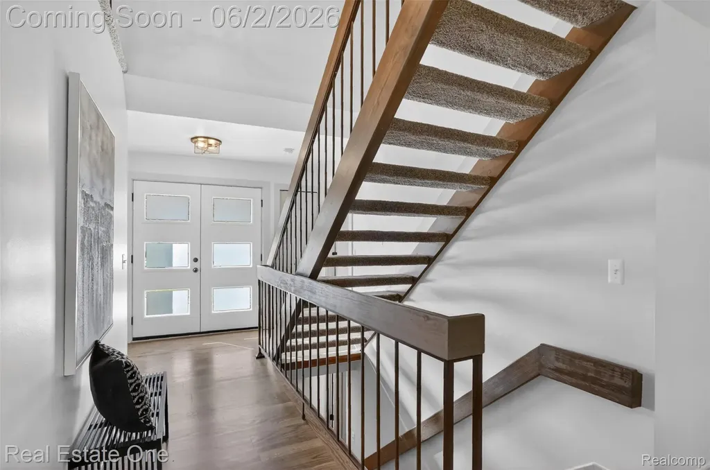 2141 Hickory Leaf Court N Rochester Hills City MI 48309