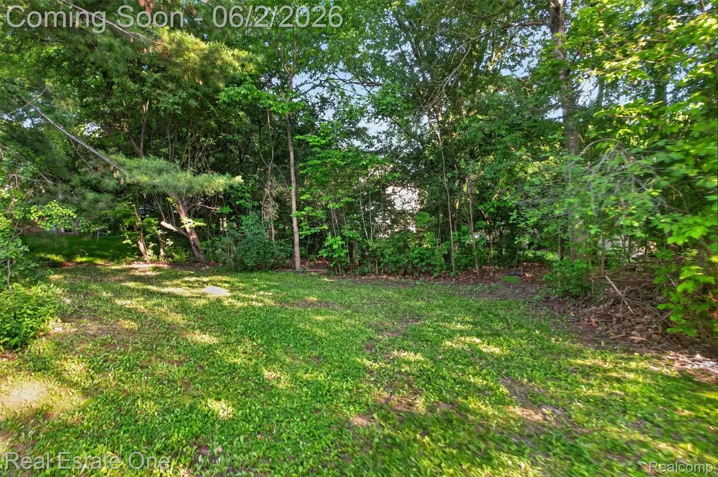 2141 Hickory Leaf Court N Rochester Hills City MI 48309
