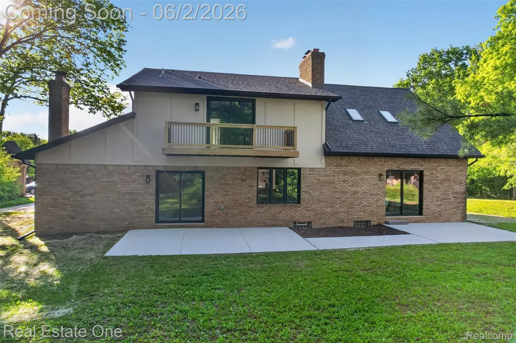 2141 Hickory Leaf Court N Rochester Hills City MI 48309