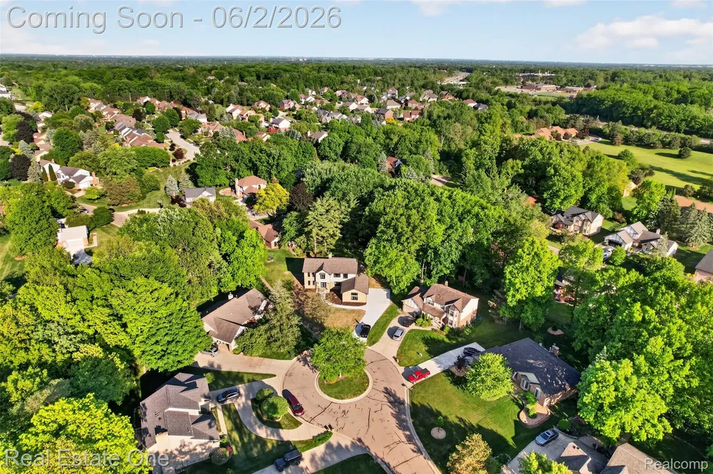 2141 Hickory Leaf Court N Rochester Hills City MI 48309