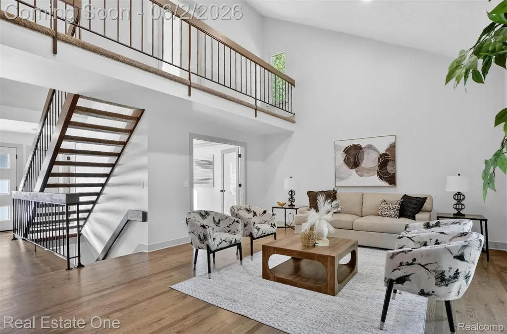 2141 Hickory Leaf Court N Rochester Hills City MI 48309
