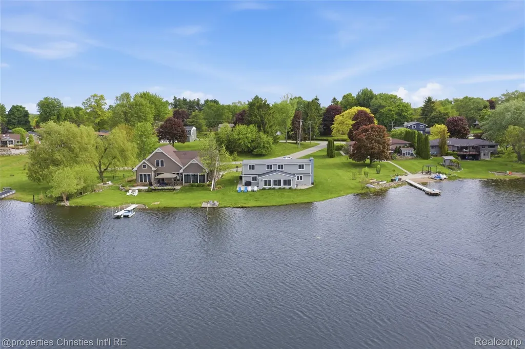 6672 Seth Court Independence Charter Township MI 48348