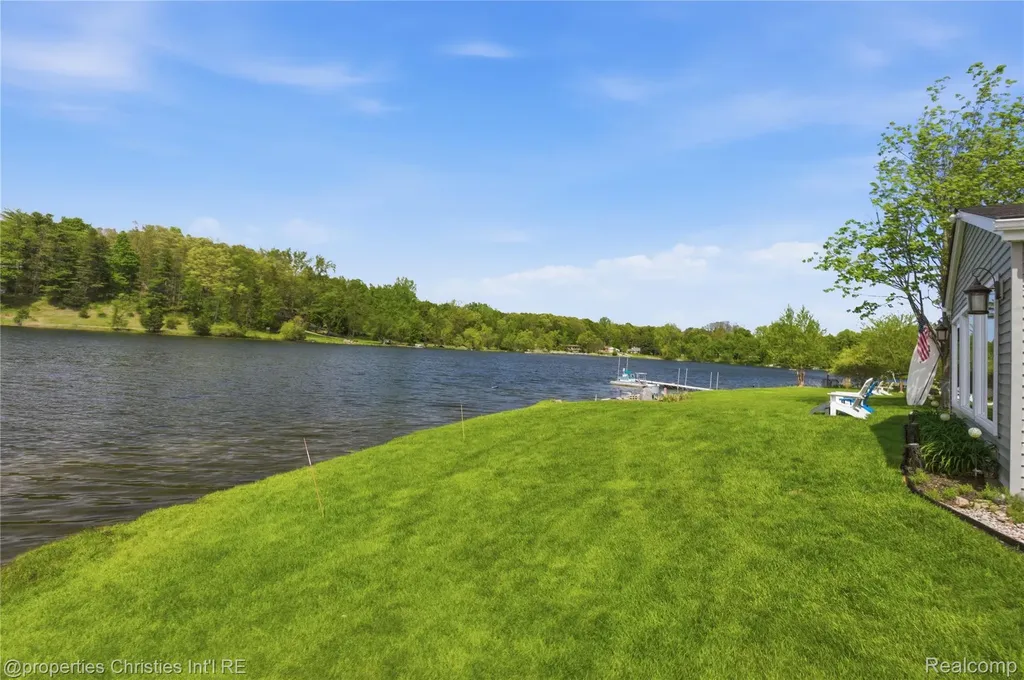 6672 Seth Court Independence Charter Township MI 48348