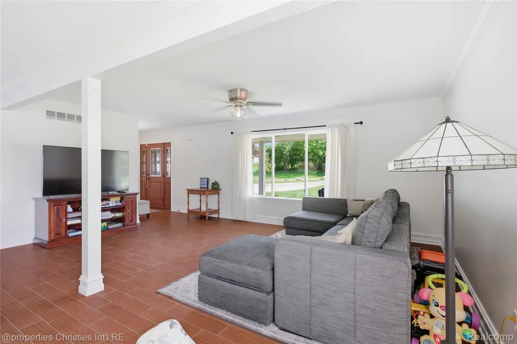 6672 Seth Court Independence Charter Township MI 48348
