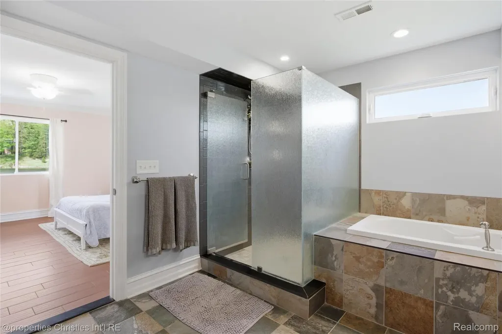 6672 Seth Court Independence Charter Township MI 48348